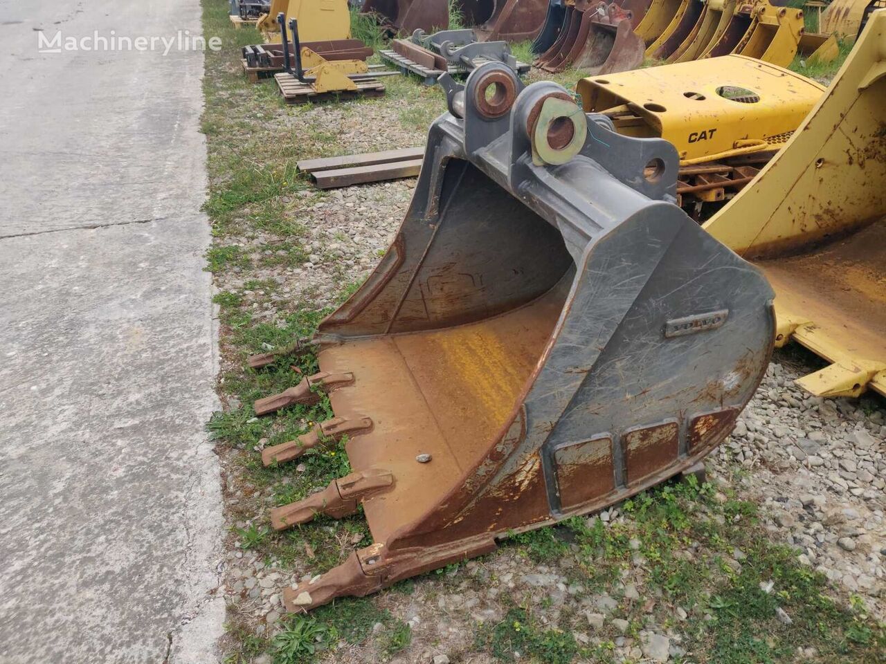 jauns Volvo BUCKET WITH TEETH. QUICK COUPLER frontālais kauss