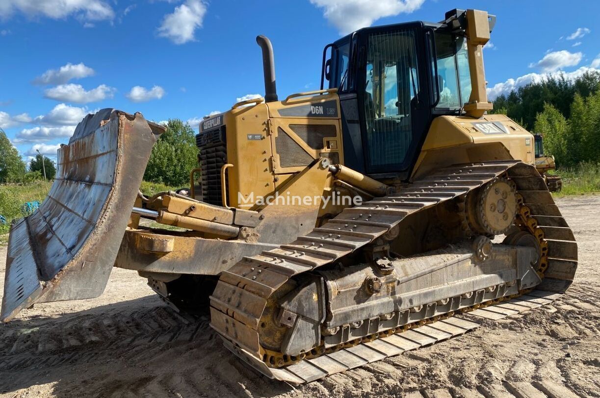 Caterpillar D6N buldozers