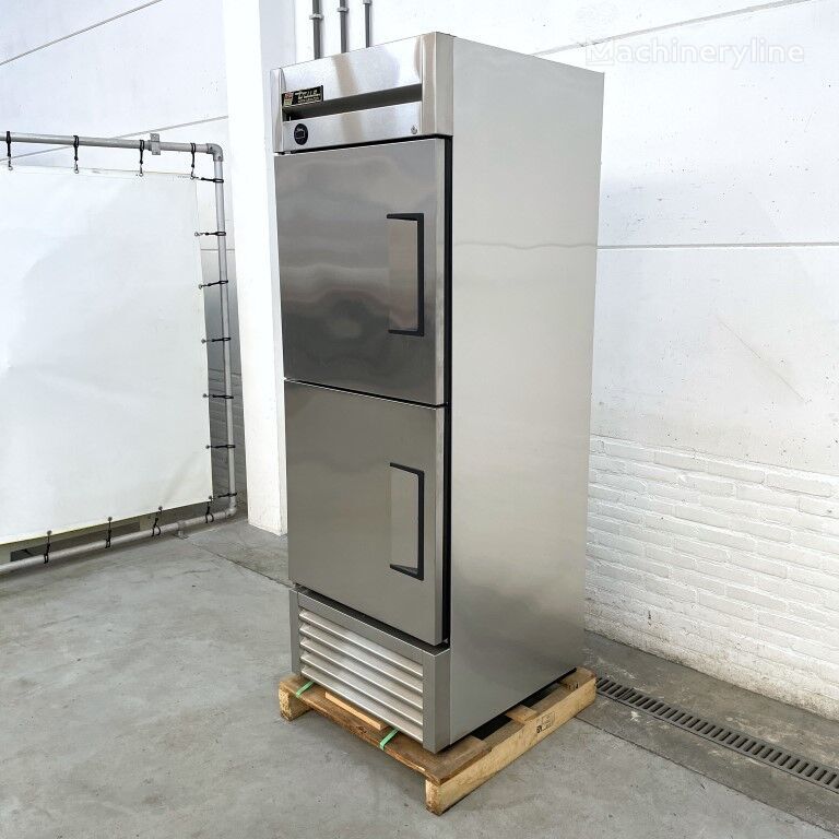холодильный шкаф True T23 2